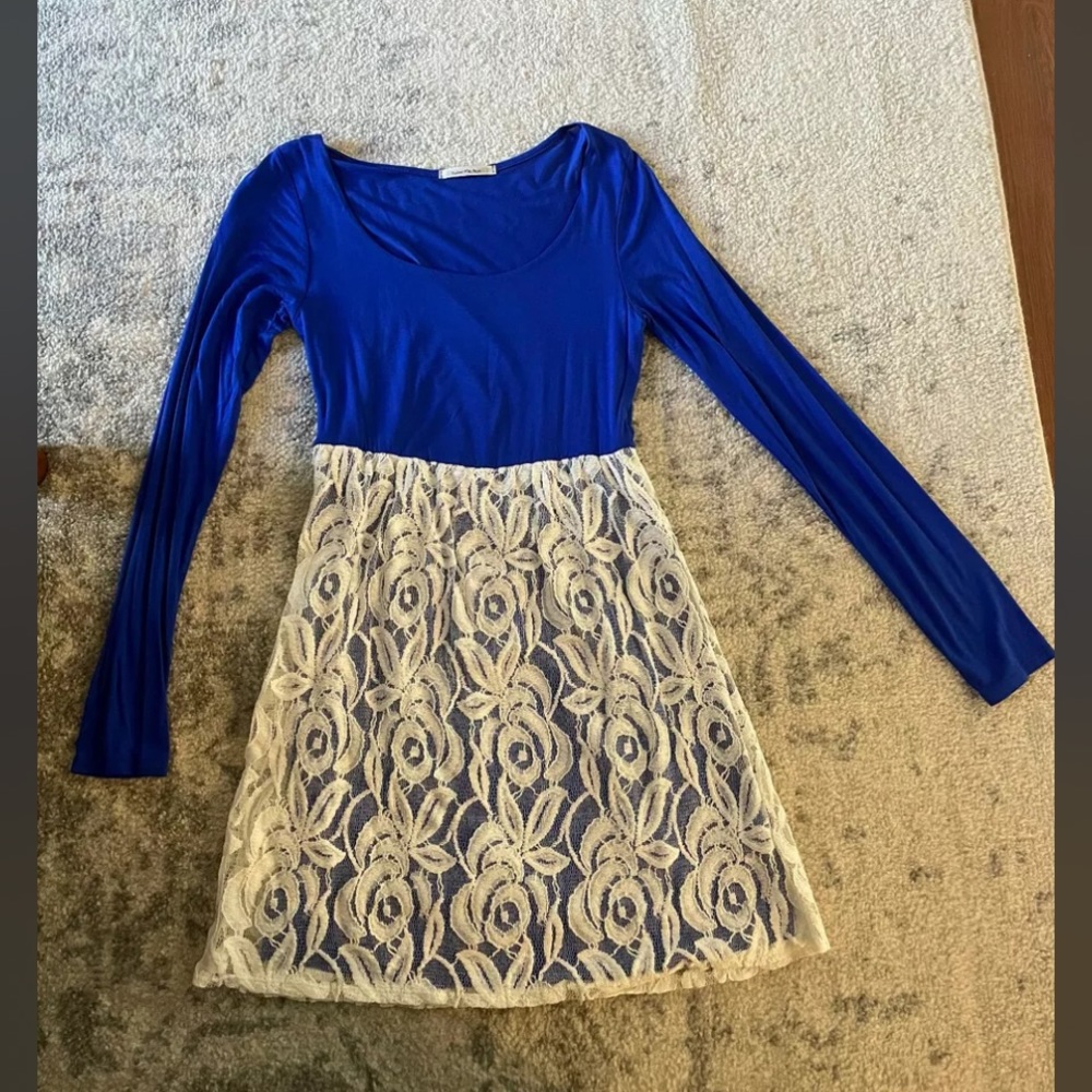Dress with lace